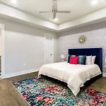 Resort Style Bywater Condo W Pool Gym & Parking!