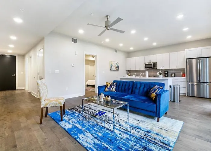 Resort Style Bywater Condo W Pool Gym & Parking!