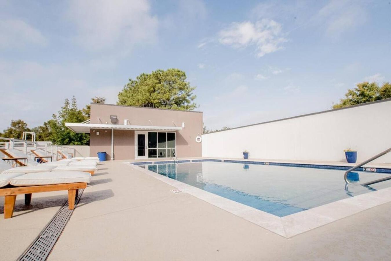 Style Bywater W Pool Gym & Parking! Holiday home New Orleans