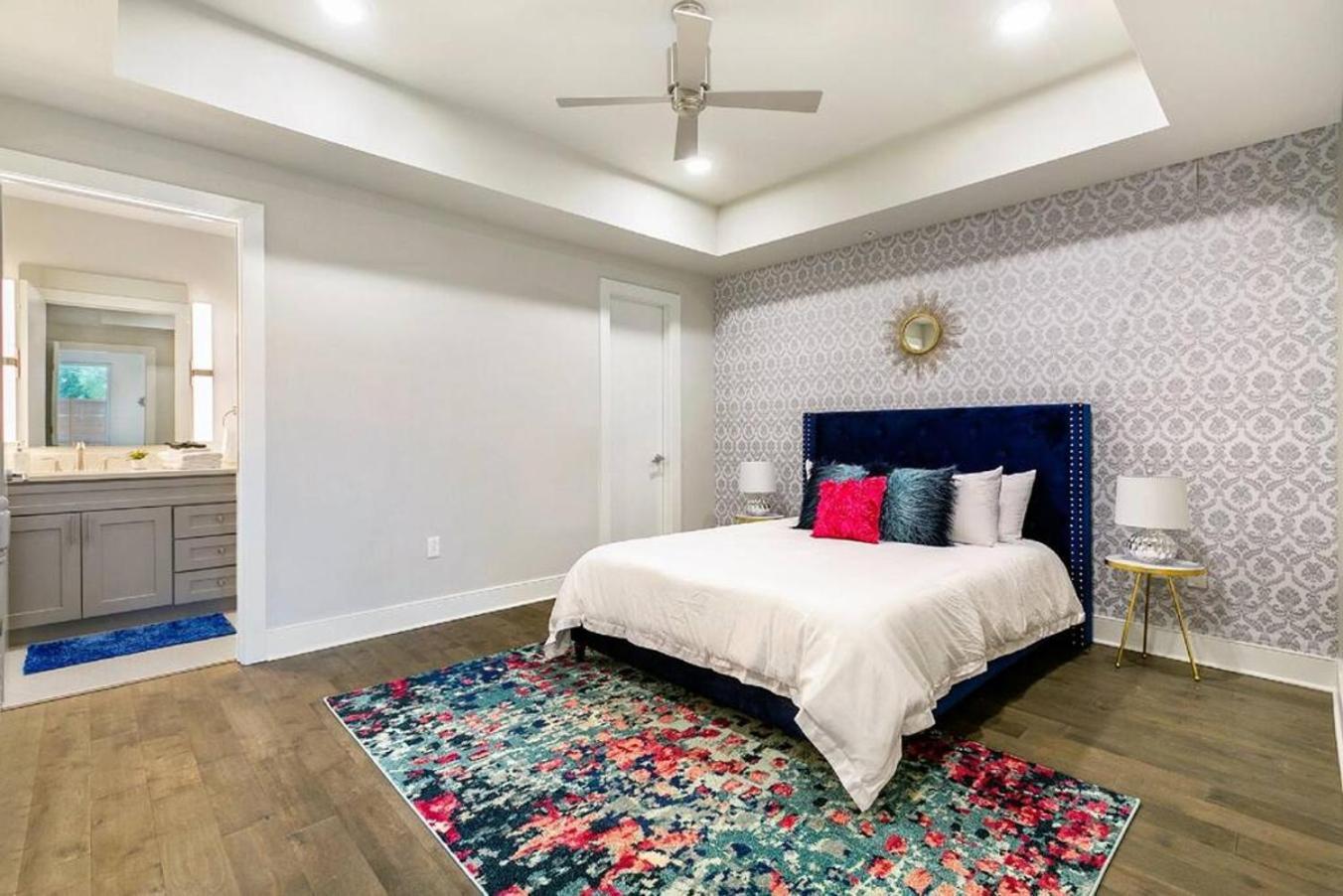 Style Bywater W Pool Gym & Parking! Holiday home *