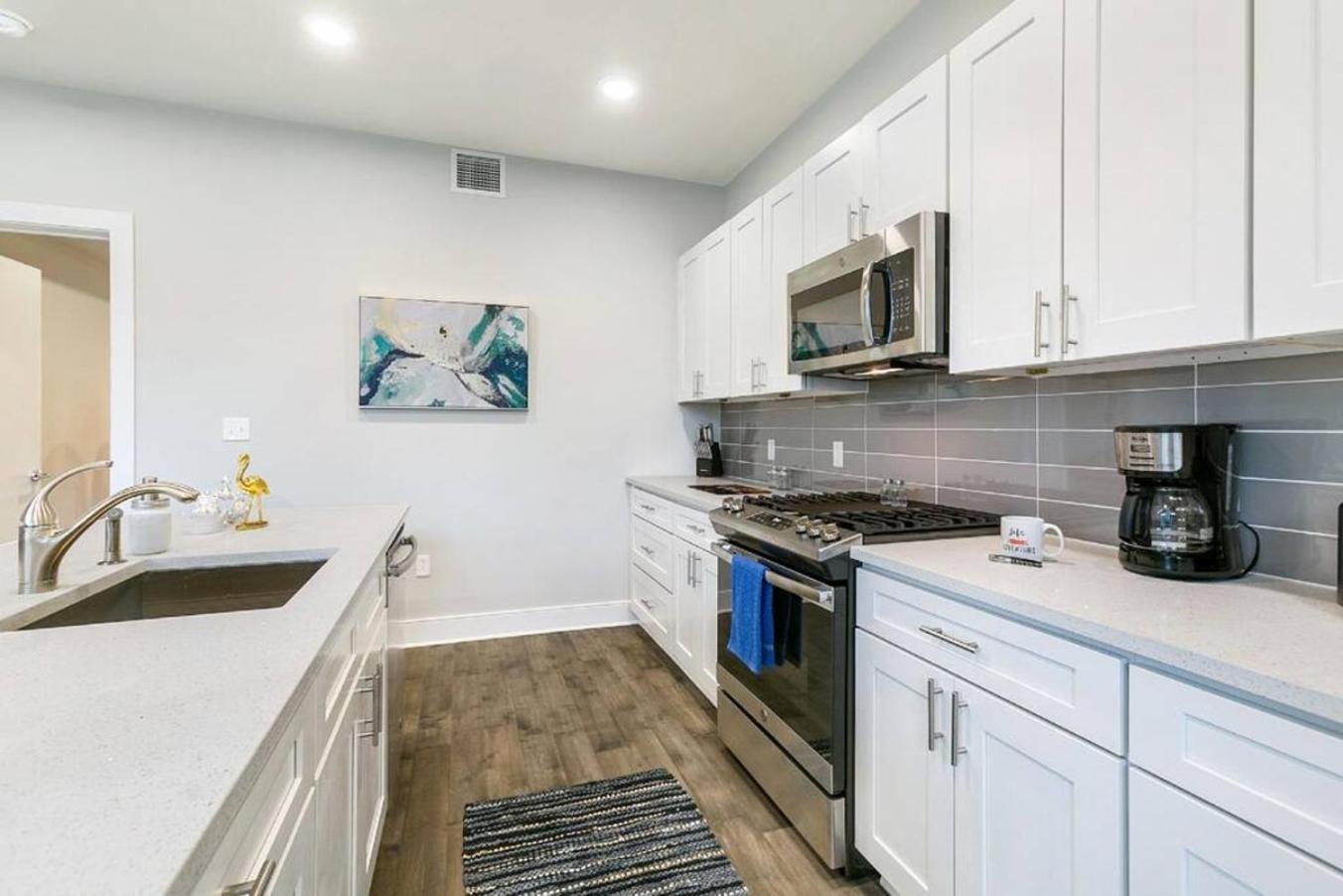 Holiday home Style Bywater W Pool Gym & Parking! *